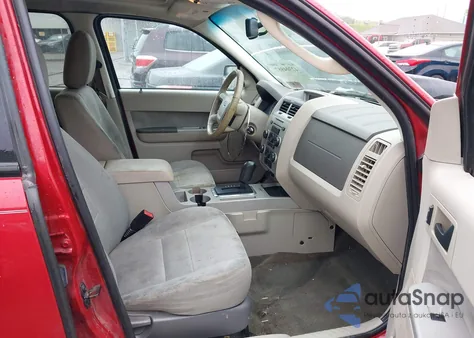 2011 Ford Escape Xlt z USA, uszkodzony, nr VIN 1FMCU9DG6BKB81928